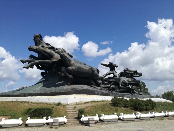 Памятник Тачанка-ростовчанка