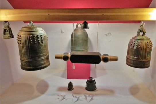 В Касимове осенью 2021 года... В музее колоколов. На удивление, существуют даже колокола без язычков.