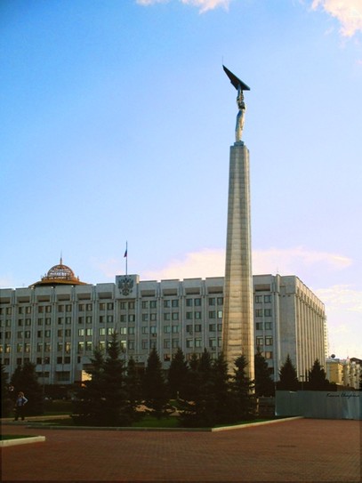 Монумент Славы и Правительство Самарской области