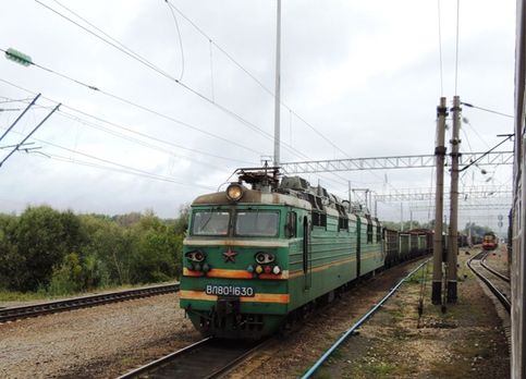 ВЛ80С-1630 с грузовым поездом на ст. Балашов-Пассажирский, Саратовская область. 5 сентября 2013 г