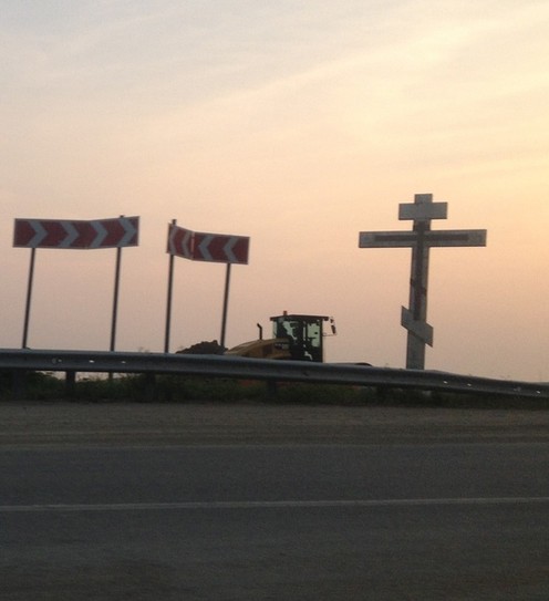 Холмский городской округ. Поклонный крест при подъезде к городу Холмск
