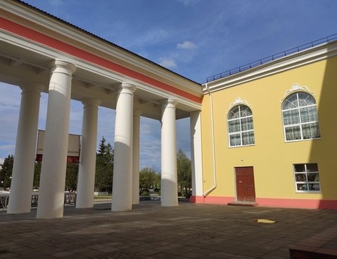 Колоннада Дворца культуры им. Агаркова (Верхняя Салда)