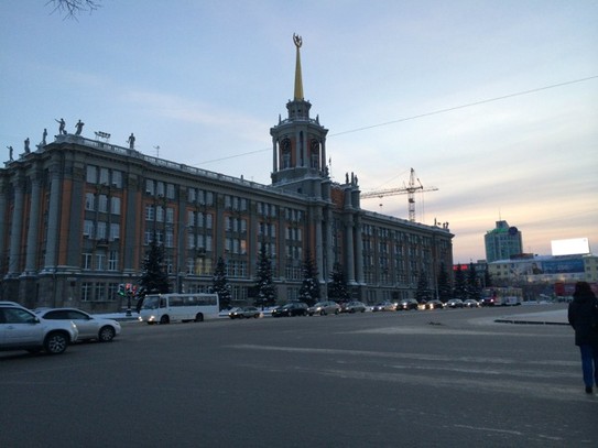 Площадь 1905 года считается главной площадью города Екатеринбурга, горожане называют е просто Площадь. А это - здание администрации на площади
