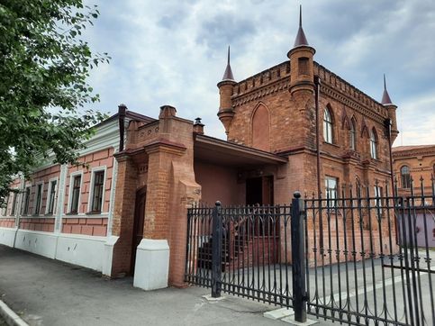 Дом купца Колмакова с пристроем в готическом стиле