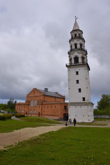 Невьянский завод (Музей истории Невьянского края) с легендарной башней