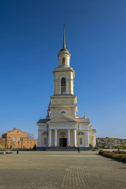 Спасо-Преображенский собор Spaso-Preobrazhensky Cathedral и наклонная башня Демидовых Leaning Tower of Nevyansk. 30 сентября 2020 года. 12:23