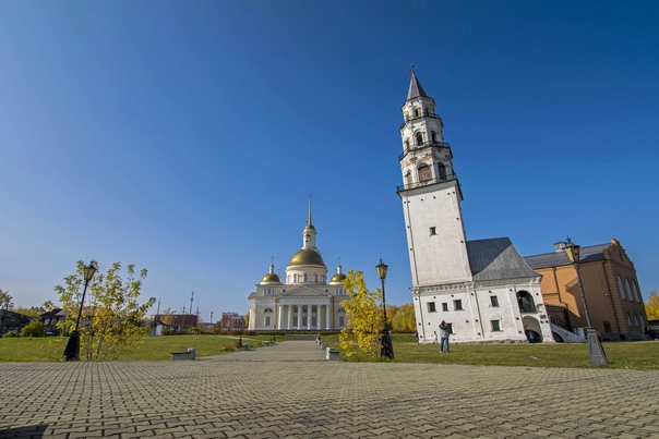 Спасо-Преображенский собор Spaso-Preobrazhensky Cathedral и наклонная башня Демидовых Leaning Tower of Nevyansk. 30 сентября 2020 года. 12:17