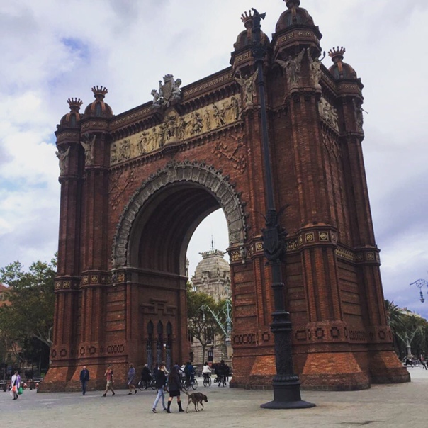 Памятник Барселоне- Триумфальная арка