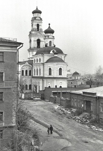 Вид на Вознесенскую церковь. Ноябрь 1982 года