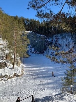 Тальков Камень  затопленный карьер, образовавший озеро в Сысертском районе Свердловской области, Россия. Входит в состав природного парка Бажовские места