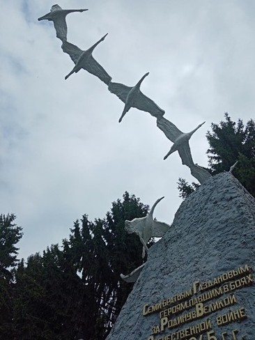 Памятник братьям Газдановым. Село Дзуарикау