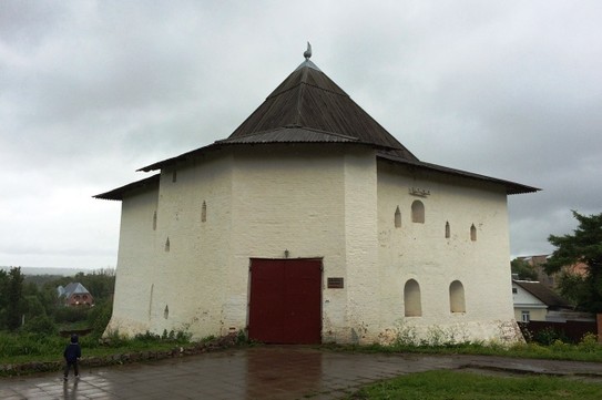Спасская башня Вяземской крепости XVII века
