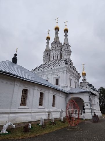 Вязьма (Смоленская область). Одигитриевская церковь 1635 года - шатровый храм в стиле русского узорочья. Пожалуй, самый красивый в городе