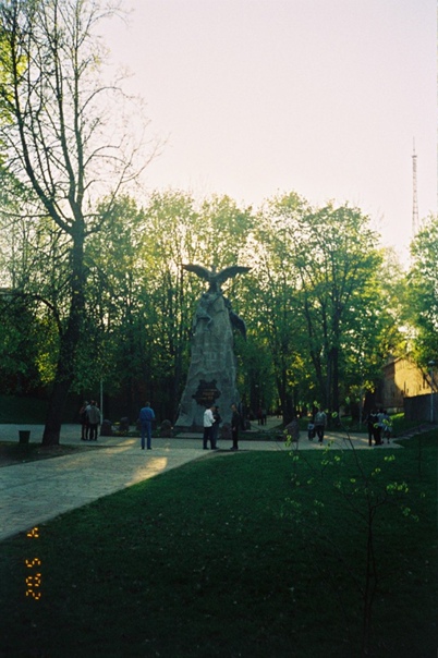 Смоленск. Памятник Героям 1812 г. Май 2002 г