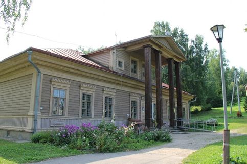 Здание сельскохозяйственного училища Тенишевой