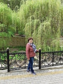 Река Ольховка, Кисловодский парк. За неделю ивушки стали совсем зелные!