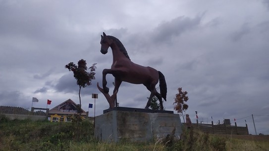 С. Малая Пурга. Монумент лошадке