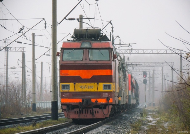 Электровоз ЧС4Т-240 на станции Агрыз, Татарстан