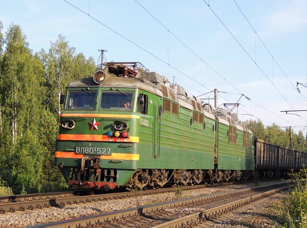 Электровоз ВЛ80С-527 с грузовым поездом следует по перегону Кичево - Агрыз, Удмуртия. Александр Сергеевич