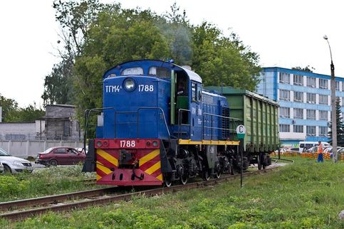 ТГМ4А-1788 с полувагоном на подъездном пути ОАО ПО ЗиС, станция Паратск