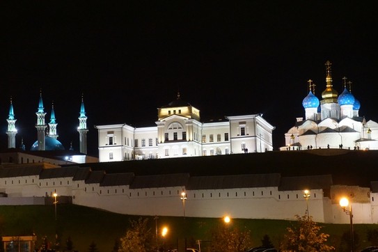 Очень дружно соседствуют Мечеть и Собор в Казани