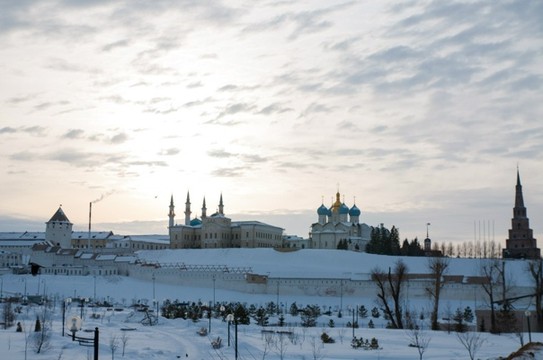 Где ещ увидишь православный храм рядом с мечетью?
