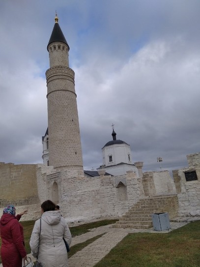 Мечеть и православный храм рядом