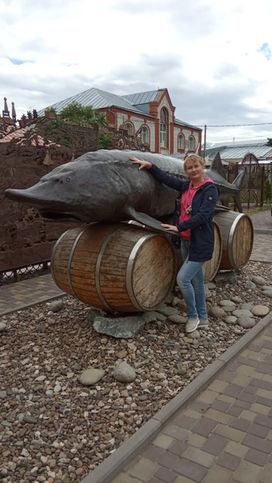 Памятник рыбе Белуге, пойманной в 1921 году, вес 920 кг