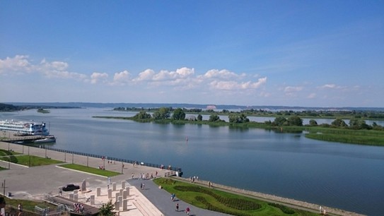 Течт река Волга............