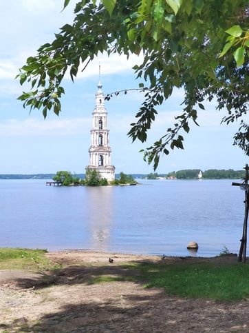 В 1940-х гг при создании Угличского водохранилища старая часть Калязина оказалась в зоне затопления собор был разобран, а колокольню оставили в качестве маяка