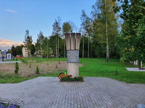 Памятник подпольщикам, Советская площадь, Ржев. Новодевичий монастырь