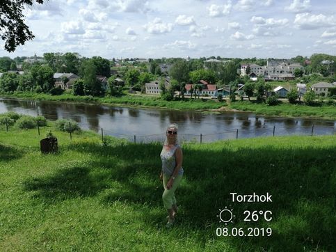 Живописная панорама на другой берег реки Тверца