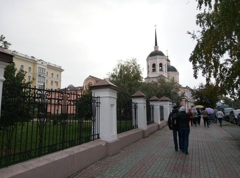 Кафедральный Богоявленский Собор. Является самым старым сохранившимся зданием на площади Ленина и во всей Томской области