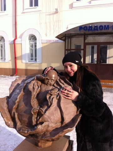 Памятник ребеночку в капусте в Томске