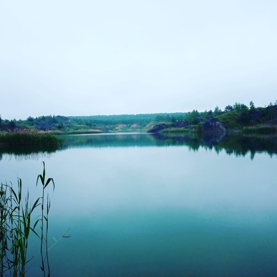 Озеро Карьер в районе с. Кулешово Суворовского района