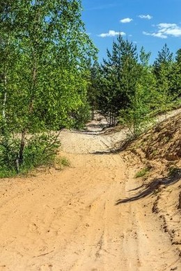 Песчаная дорога вдоль берега озера Луна, Суворовские карьеры