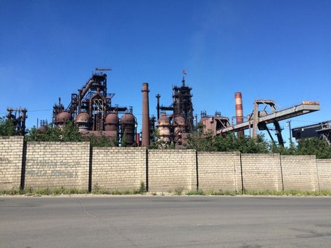 ПАО КМЗ. Косогорский металлургический завод. Основан в 1897 году и является одним из старейших металлургических предприятий России. Производит впечатление, мягко говоря