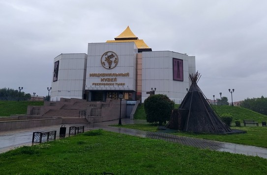 Тыва. Кызыл. Площадь у Национального музея