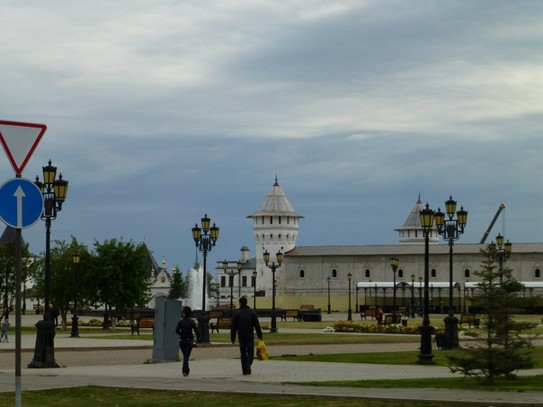 Площадь, старый город. Вид на укрепления Кремля