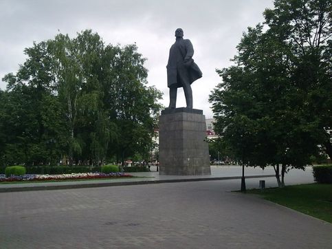 Памятник Вождю Мирового пролетариата-  В. И. Ленину