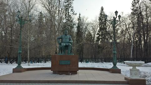 Памятник Текутьеву А. И., Тюменскому купцу. Чтобы обойти все эти достопримечательности прошел 17км :)
